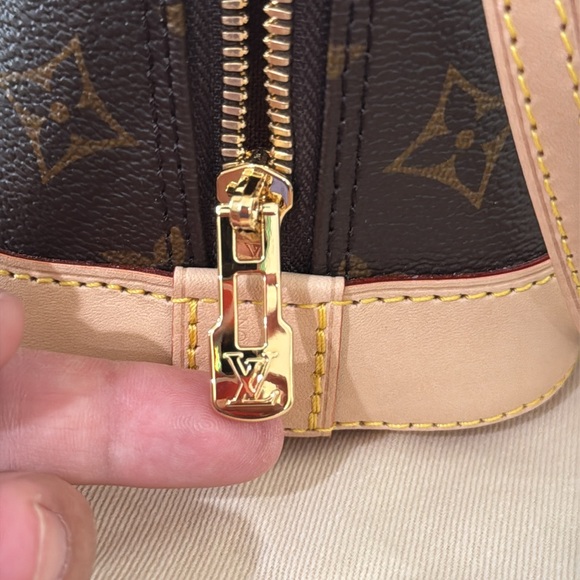 NEW! ALMA BB FROM THE BOUTIQUE! NEW MODEL WITH ADJUSTABLE STRAP! 2025 - Picture 14 of 17